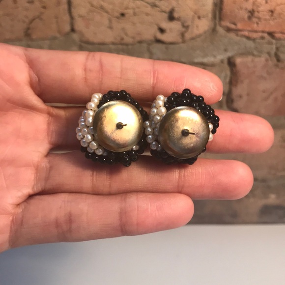 VINTAGE Black & white intertwined beaded earrings - Picture 2 of 2